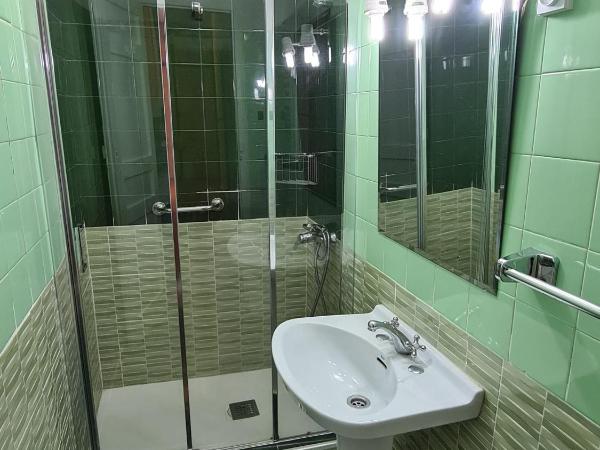 Pensión Berti Madrid : photo 1 de la chambre chambre simple avec salle de bains commune