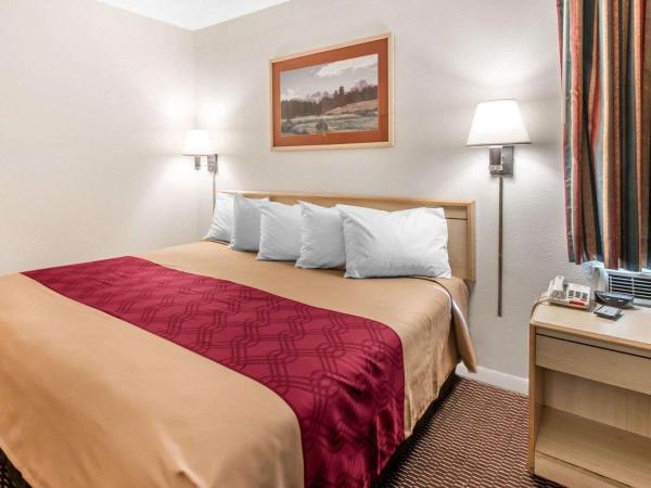 Econo Lodge Downtown : photo 4 de la chambre chambre lit king-size - non-fumeurs