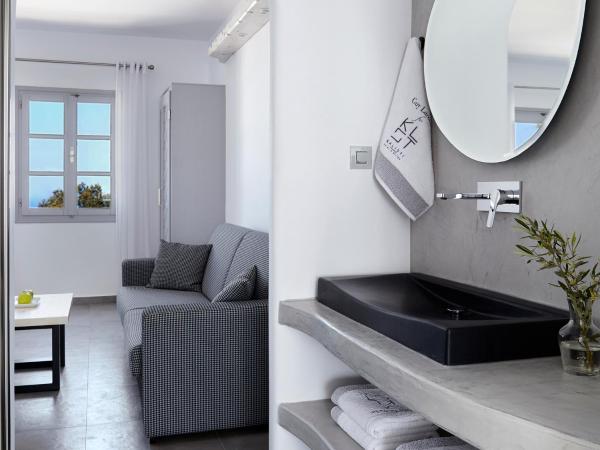 Kalisti Hotel & Suites : photo 10 de la chambre suite prestige avec balcon privé - vue sur mer - dernier Étage