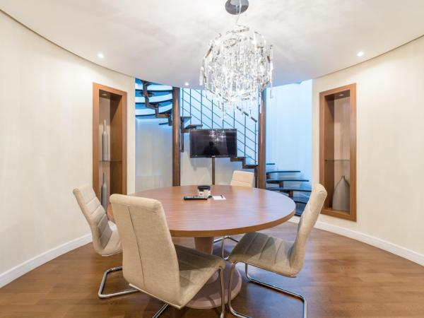 La Prima Fashion Hotel Budapest : photo 4 de la chambre suite en duplex