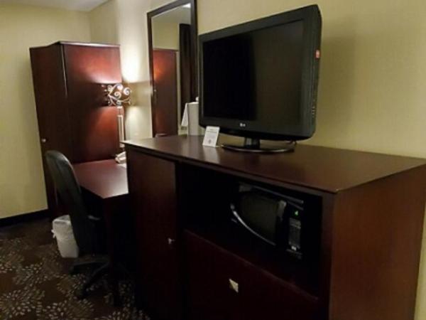 Holiday Inn Express Pittsburgh West - Greentree, an IHG Hotel : photo 1 de la chambre chambre lit king-size - accessible aux personnes à mobilité réduite