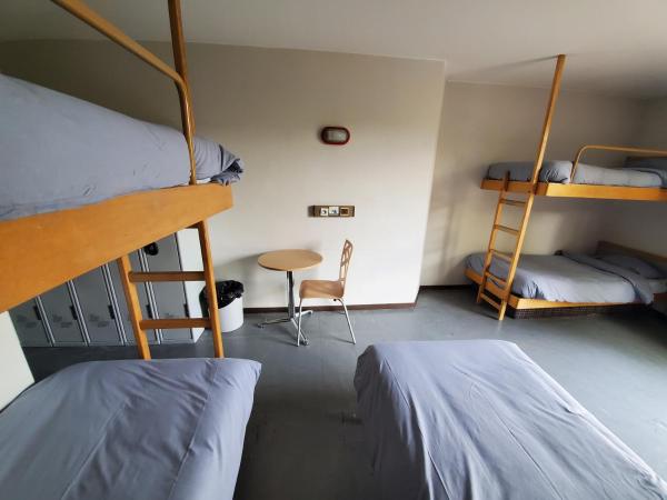 Auberge de Jeunesse HI Strasbourg 2 Rives : photo 5 de la chambre chambre 5 lits avec salle de bains