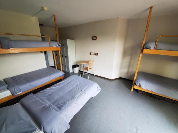 Auberge de Jeunesse HI Strasbourg 2 Rives : photo 8 de la chambre chambre 5 lits avec salle de bains