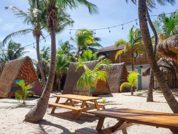 Selina Poc Na Isla Mujeres : photo 6 de la chambre private teepee, shared bathroom