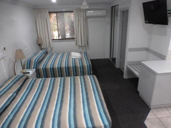 Aspley Carsel Motor Inn : photo 3 de la chambre chambre familiale avec cuisine