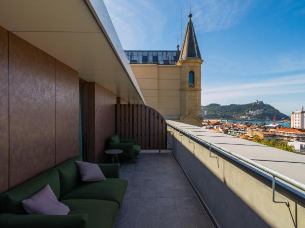 Catalonia Donosti : photo 2 de la chambre suite junior avec terrasse et vue sur la mer
