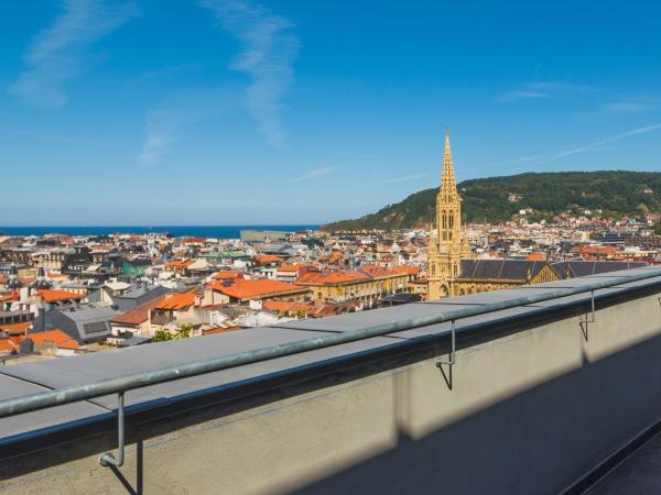 Catalonia Donosti : photo 6 de la chambre suite junior avec terrasse et vue sur la mer