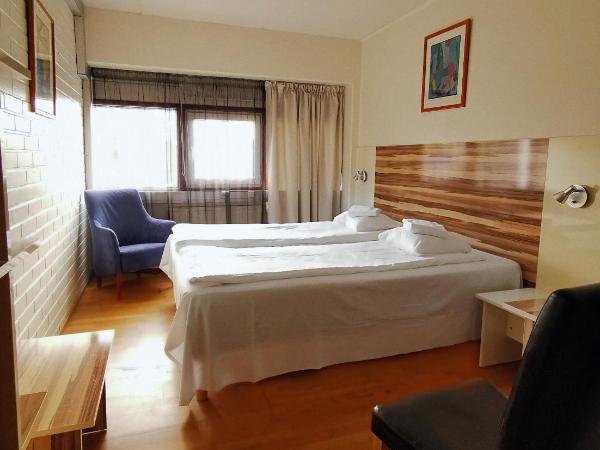 Arkadia Hotel & Hostel : photo 8 de la chambre chambre double ou lits jumeaux avec salle de bains privative