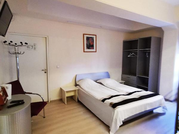 Arkadia Hotel & Hostel : photo 2 de la chambre chambre quadruple avec salle de bains privative