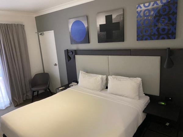 Silkari Urban CKS Sydney Airport Hotel : photo 1 de la chambre chambre standard lit queen-size