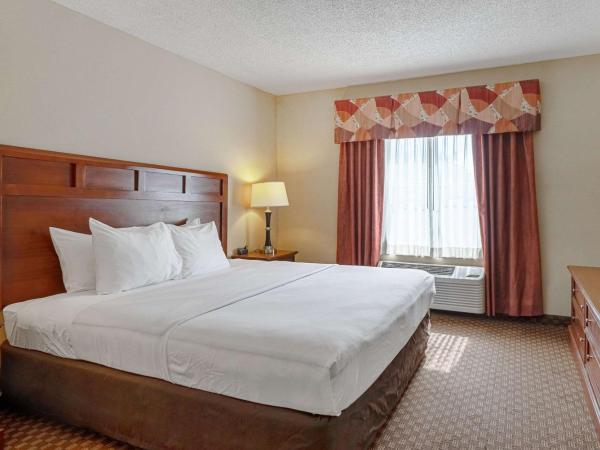 Quality Suites : photo 3 de la chambre suite lit king-size – non-fumeurs