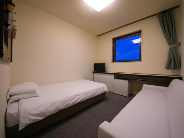 Heiwadai Hotel Otemon : photo 4 de la chambre chambre double avec petit lit double - non-fumeurs