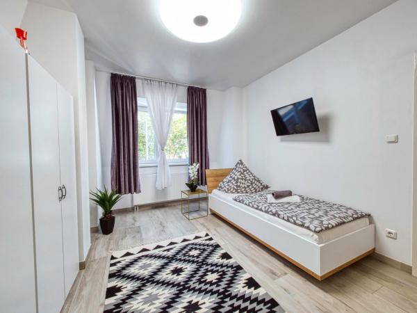 Pension Amanda : photo 9 de la chambre chambre simple avec salle de bains