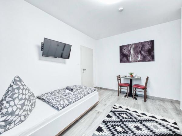 Pension Amanda : photo 8 de la chambre chambre simple avec salle de bains