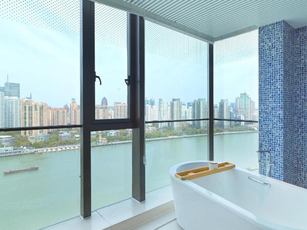 Hotel Indigo Shanghai On The Bund, an IHG Hotel : photo 4 de la chambre chambre lit king-size première - vue sur rivière