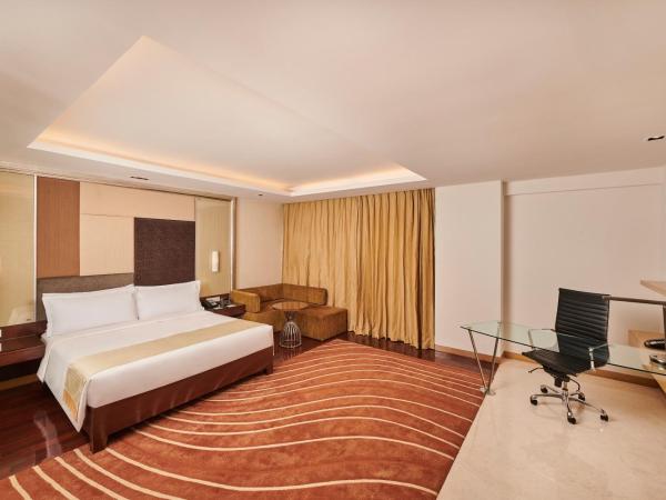 Holiday Inn Mumbai International Airport, an IHG Hotel : photo 5 de la chambre king suite - lounge access/smoking