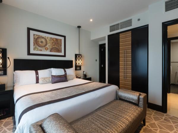 Holiday Inn Dubai Al Barsha, an IHG Hotel : photo 7 de la chambre one-bedroom king suite with city view - balcony