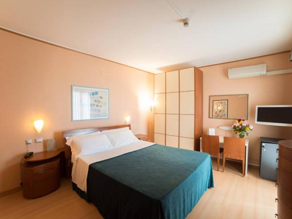 Montebello Park Hotel : photo 2 de la chambre chambre double avec salle de bains privative