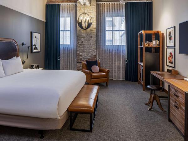 The Last Hotel : photo 2 de la chambre chambre lit king-size deluxe - accessible aux personnes à mobilité réduite