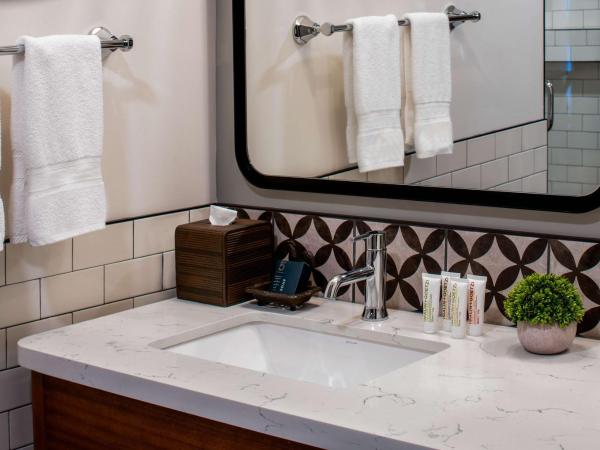 The Last Hotel : photo 9 de la chambre suite junior avec canapé-lit