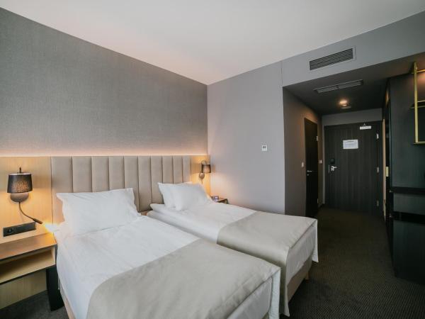 B&B HOTEL Warsaw East : photo 2 de la chambre chambre lits jumeaux standard
