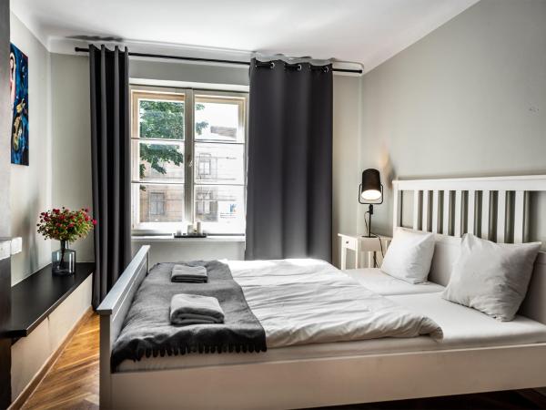 Flamingo Premium Hostel : photo 4 de la chambre chambre double avec salle de bains privative