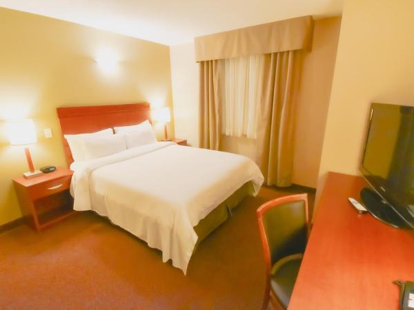 Canad Inns Destination Centre Fort Garry : photo 2 de la chambre suite lit queen-size