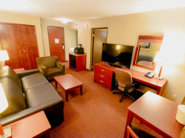 Canad Inns Destination Centre Fort Garry : photo 3 de la chambre suite lit queen-size