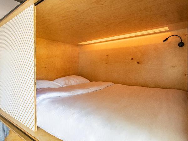 Haven Coliving : photo 2 de la chambre lit simple dans dortoir pour hommes avec salle de bains commune