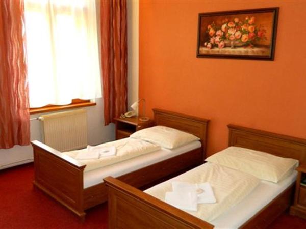 Hotel Maria : photo 9 de la chambre chambre double ou lits jumeaux