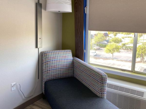 Holiday Inn Express & Suites Columbia-I-26 @ Harbison Blvd, an IHG Hotel : photo 5 de la chambre suite 1 chambre lit king-size