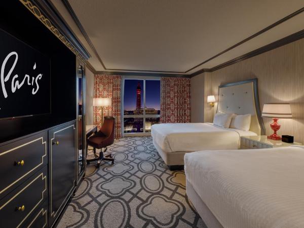 Paris Las Vegas Hotel & Casino : photo 2 de la chambre chambre bordeaux avec 2 lits queen-size - vue sur tour eiffel