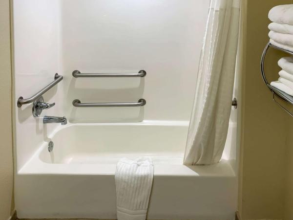 Comfort Inn : photo 2 de la chambre chambre lit king-size - accessible aux personnes à mobilité réduite/non-fumeurs