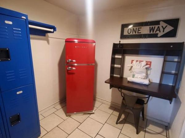 Desert Hills Motel : photo 8 de la chambre chambre avec 2 grands lits queen-size 