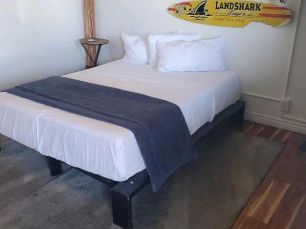 Desert Hills Motel : photo 3 de la chambre chambre lit queen-size 