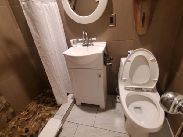 Desert Hills Motel : photo 7 de la chambre suite lit queen-size