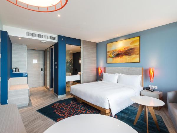Holiday Inn Resort Vana Nava Hua Hin, an IHG Hotel : photo 1 de la chambre chambre lit king-size - vue sur montagne