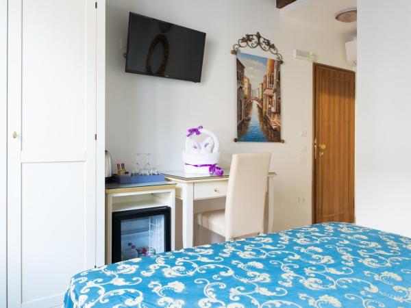 Al Mascaron Ridente : photo 3 de la chambre chambre double ou lits jumeaux - vue sur canal