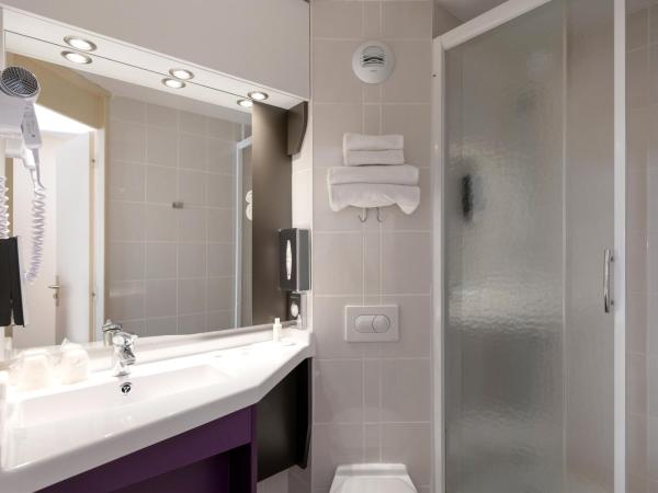 Kyriad Saint-Etienne Centre : photo 8 de la chambre chambre avec 1 lit double 