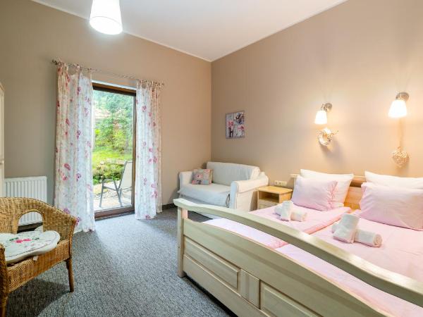 WILLA IZBICA KARPACZ : photo 2 de la chambre chambre triple avec baignoire