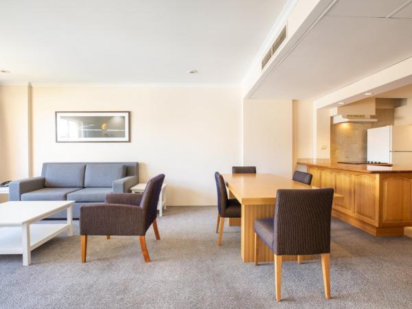 Holiday Inn Sydney Potts Point : photo 2 de la chambre suite 1 chambre lit king-size – vue sur ville