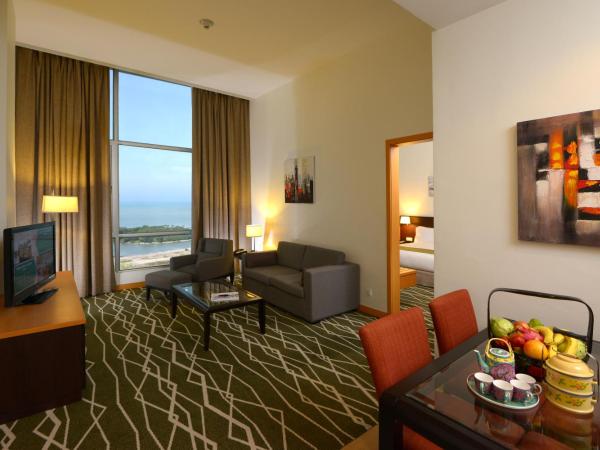 Holiday Inn Melaka, an IHG Hotel : photo 2 de la chambre suite 1 chambre lit king-size avec vue sur mer