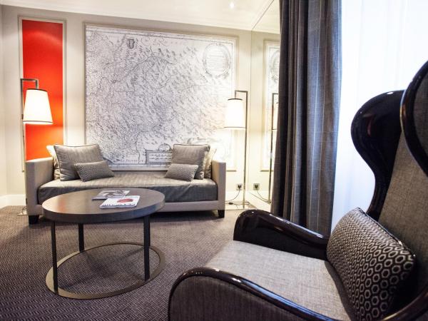 Park Hotel Grenoble - MGallery Collection : photo 4 de la chambre suite avec vue sur la cour