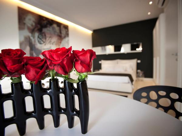 Opera Relais De Charme - Aparthotel : photo 1 de la chambre studio de luxe avec balcon