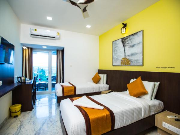Grand Padappai Residency : photo 6 de la chambre chambre lits jumeaux avec balcon