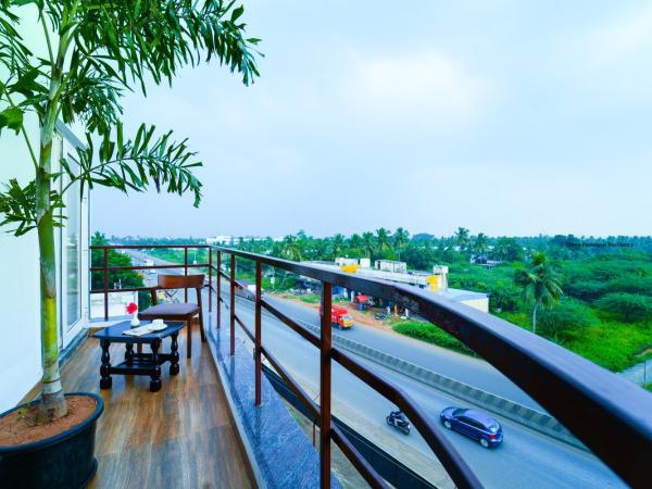 Grand Padappai Residency : photo 8 de la chambre chambre double deluxe avec balcon