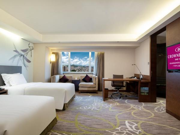Crowne Plaza Guangzhou City Centre, an IHG Hotel - Free shuttle between hotel and Exhibition Center during Canton Fair & Exhibitor registration Counter : photo 5 de la chambre chambre lits jumeaux supérieure - vue sur ville 