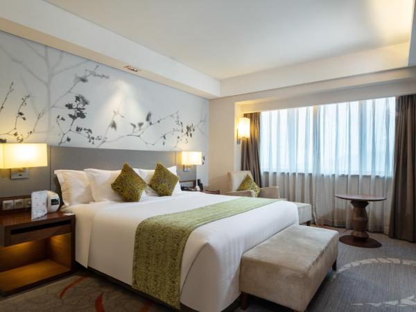Crowne Plaza Guangzhou City Centre, an IHG Hotel - Free shuttle between hotel and Exhibition Center during Canton Fair & Exhibitor registration Counter : photo 3 de la chambre suite 1 chambre lit king-size