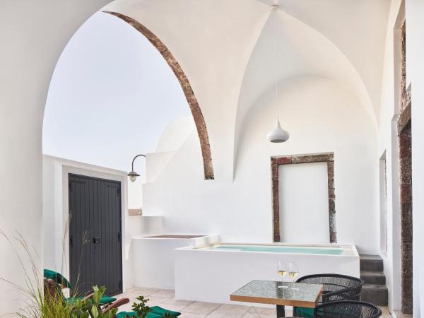 Katikies Garden Santorini - The Leading Hotels Of The World : photo 3 de la chambre suite senior avec jacuzzi