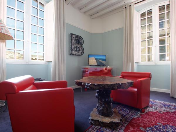 Maison Fredon Bordeaux Centre : photo 5 de la chambre suite rouge